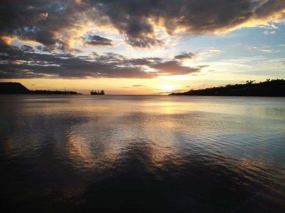 Crystal Beach Hotel Port Vila Esterno foto