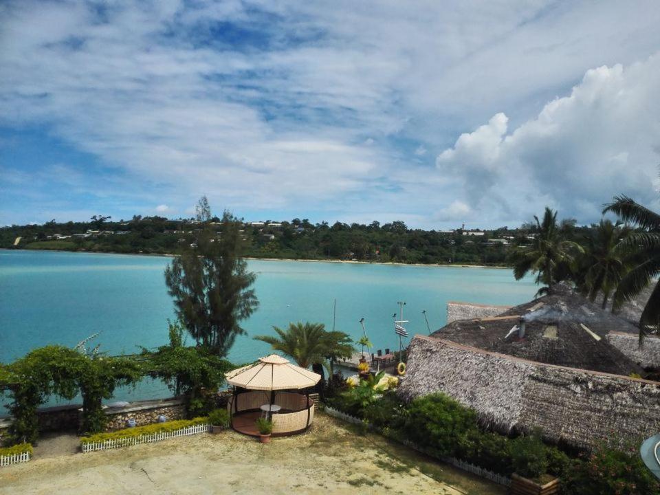 Crystal Beach Hotel Port Vila Esterno foto