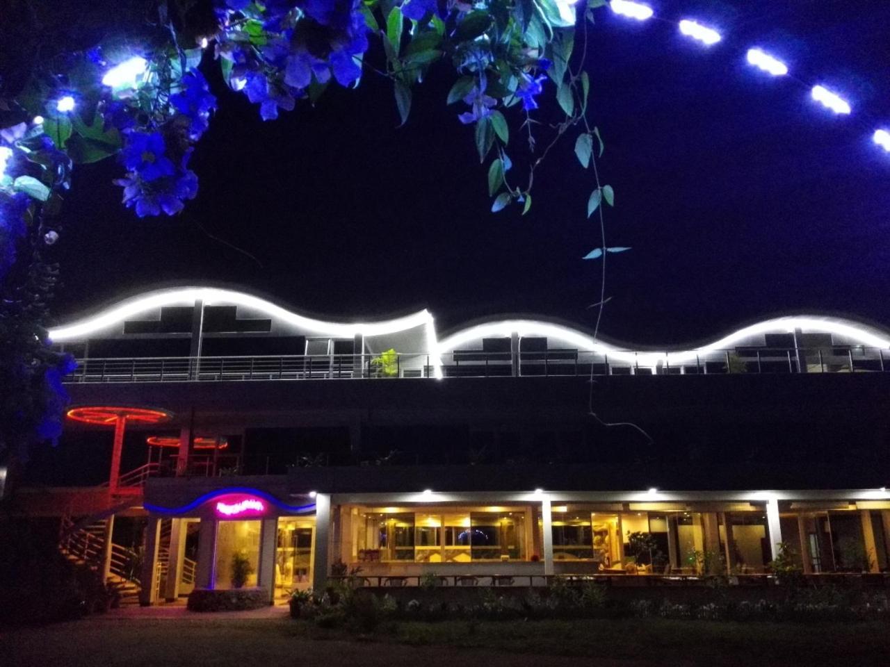 Crystal Beach Hotel Port Vila Esterno foto